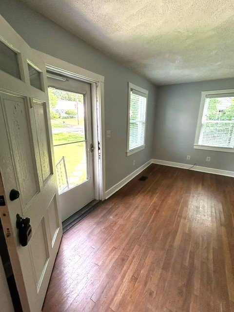 Building Photo - Charming 3-Bedroom South Nashville Rental with Hardwood Floors!