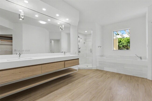 Building Photo - 731 Crandon Blvd