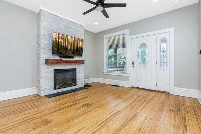 Building Photo - 412 E Oakland Ave