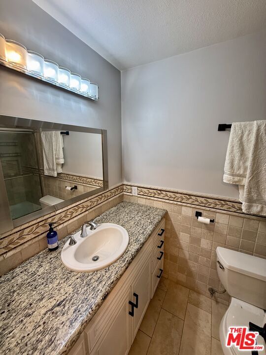 Building Photo - 8530 Holloway Dr