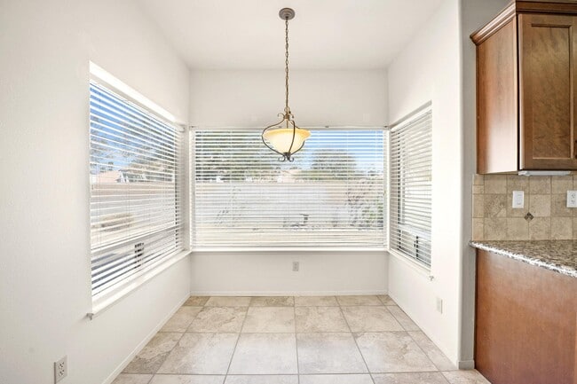 Building Photo - 40180 Eastwood Ln