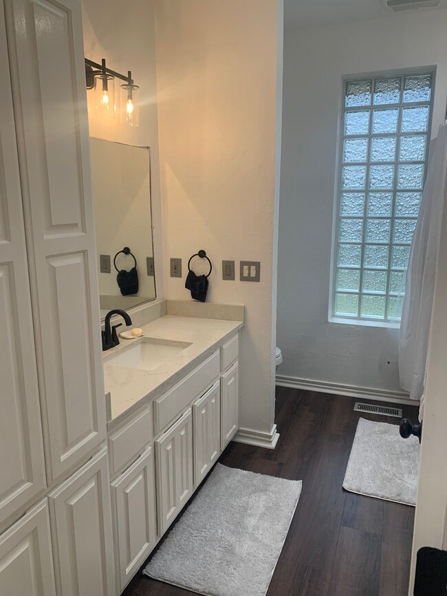 Building Photo - 1929 Guilford Ct