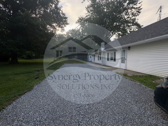 Building Photo - Country Living, Close to Everything, Madis...