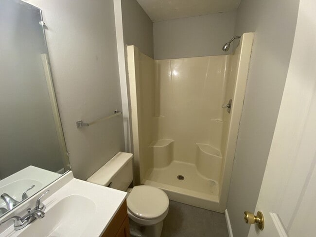 Building Photo - 3 Bedroom Duplex