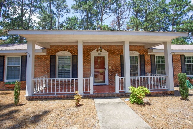Building Photo - Retro Ranch only minutes from downtown Sou...