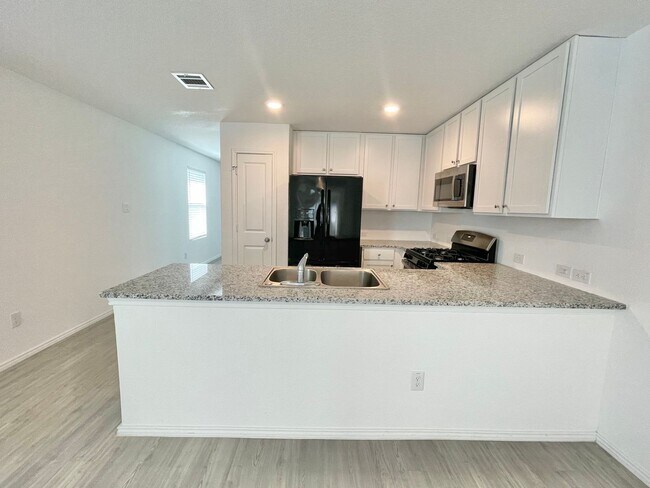 Building Photo - Beautiful 1 Story Home!