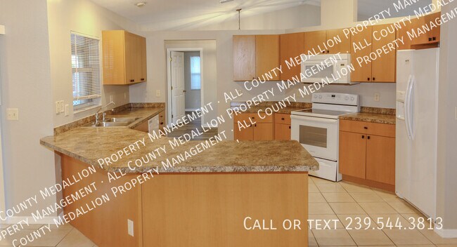 Building Photo - 4112 SW 6th Pl