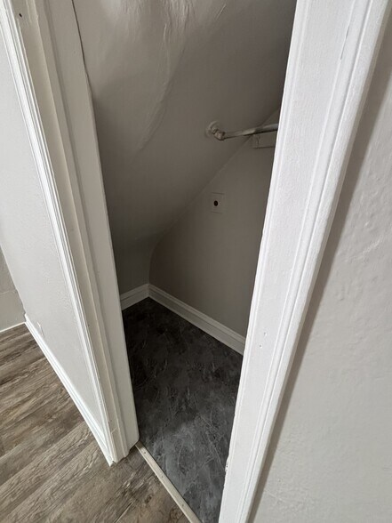 Building Photo - 472 Case Ave