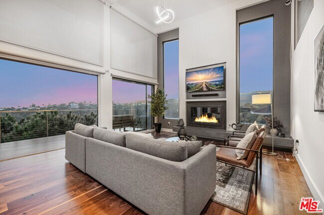 Building Photo - 1735 Summitridge Dr