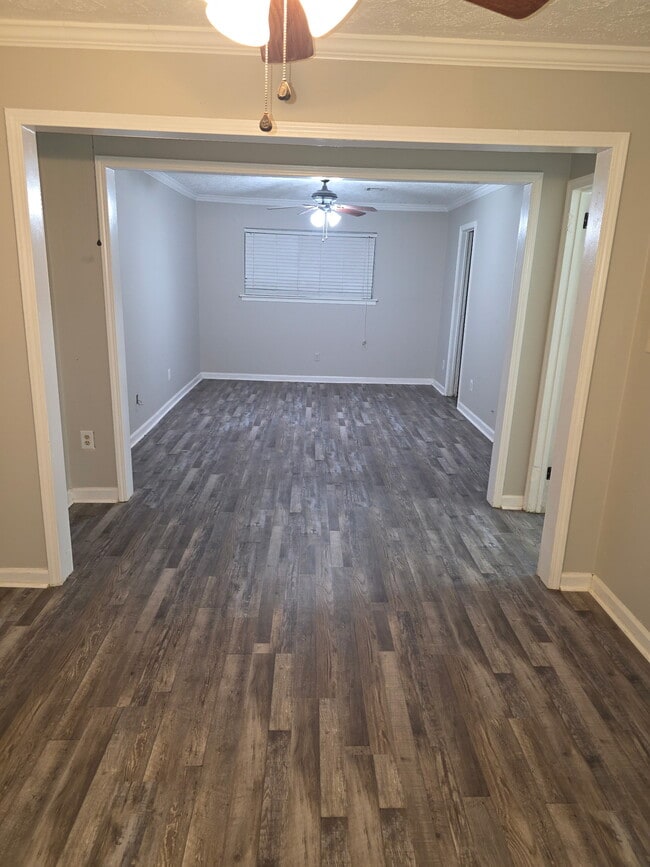 Building Photo - 3029 Dobbs Dr