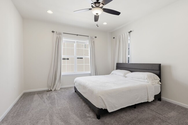 Building Photo - 3 Bed/2.5 Bath End-of-Row Beltsville Townhome