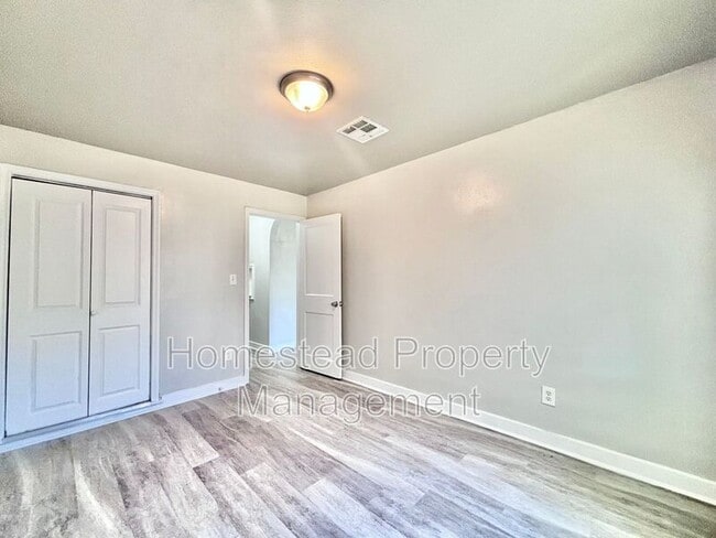 Building Photo - 1200 SW 28th St