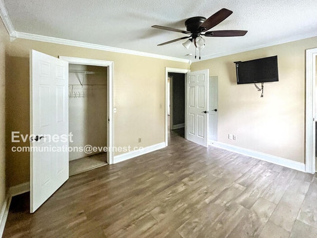 Building Photo - 5438 Village Garden Dr