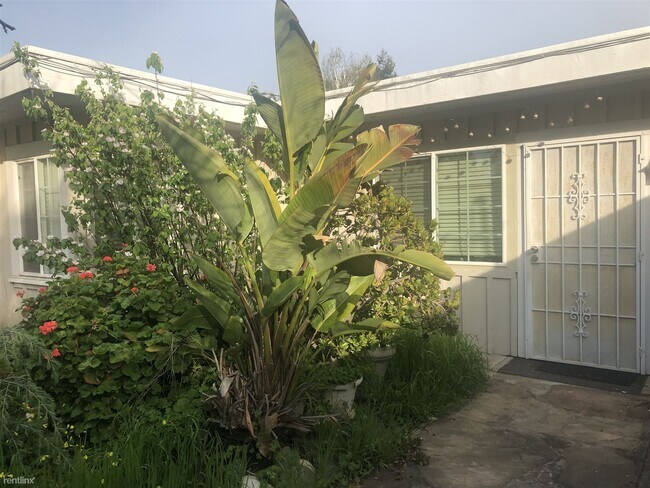 Primary Photo - 1 br, 1 bath Townhome - 3722 Clough Avenue