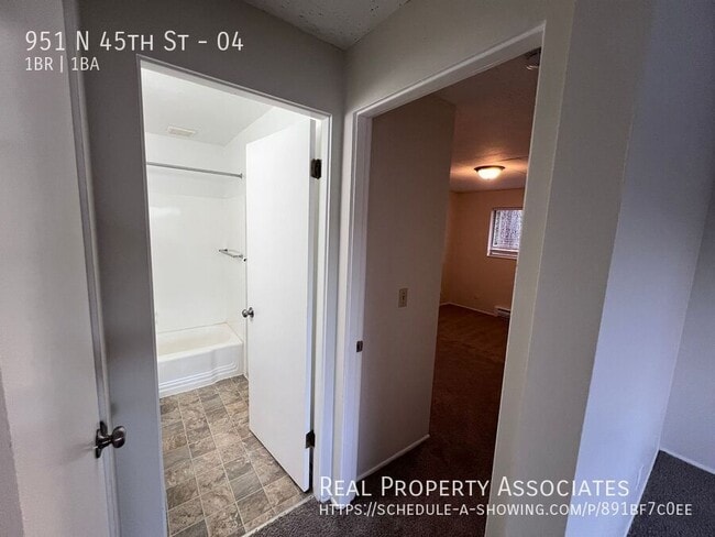 Building Photo - 951 N 45th St