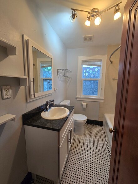 Building Photo - 2101A S 65th St