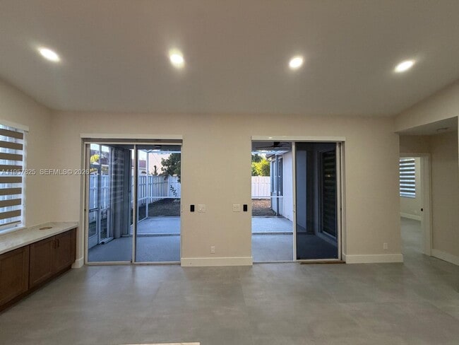 Building Photo - 755 Falling Water Rd