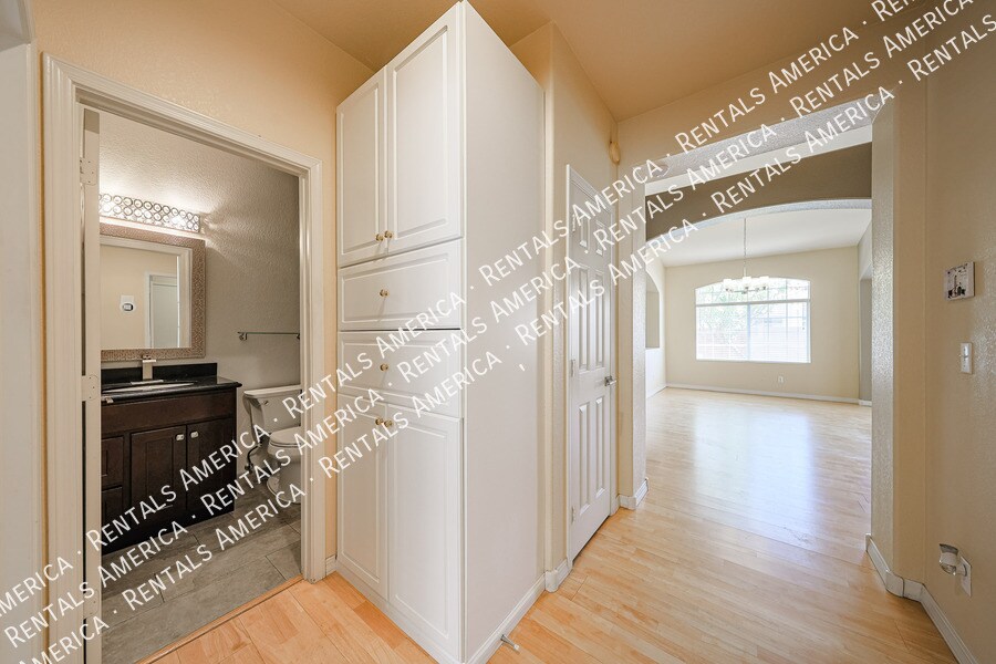 Building Photo - 15237 S 47th Way