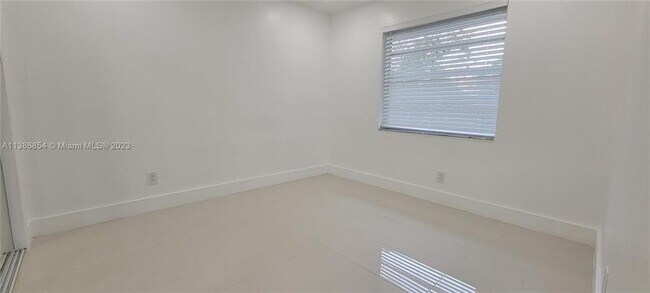 Building Photo - 831 NW 14th Way