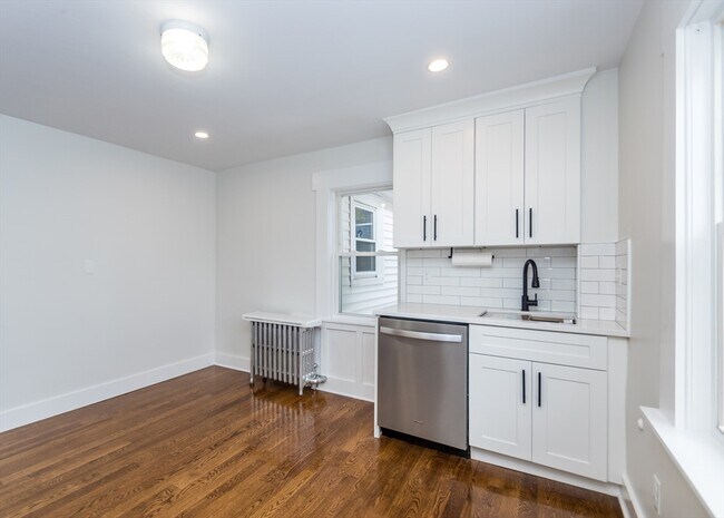 Building Photo - 12 Foundry Ave