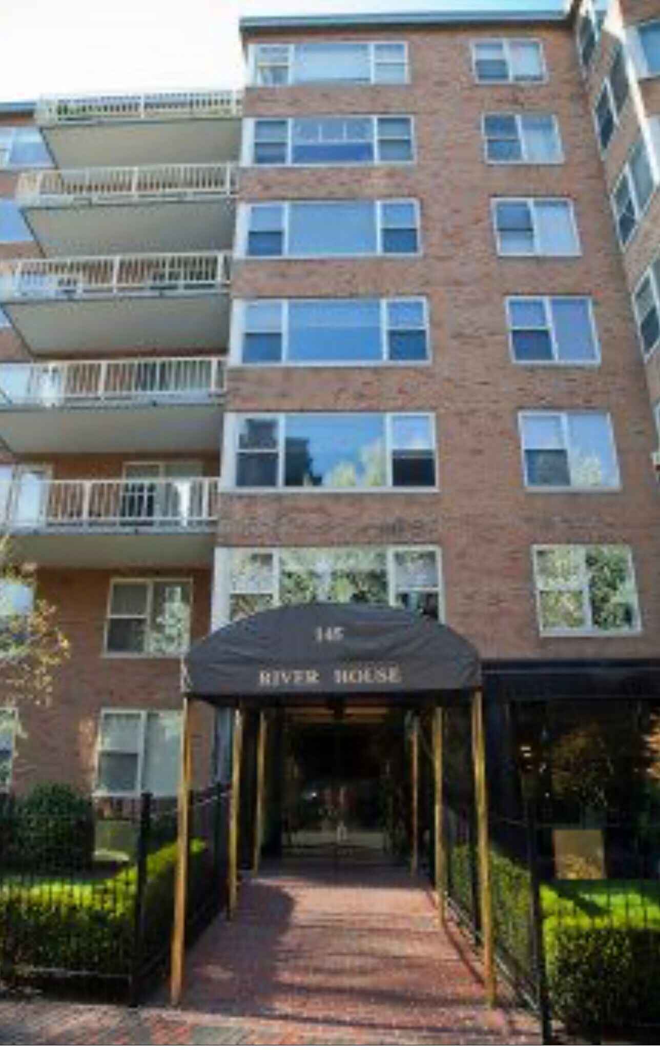 Building Photo - 145 Pinckney St