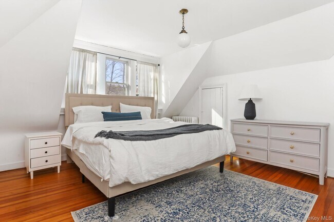 Building Photo - 16 Bedford Rd