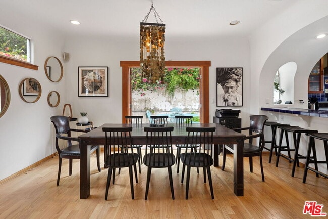 Building Photo - 334 Crane Blvd