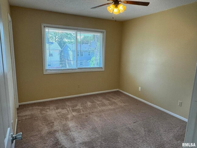 Building Photo - 400 N 5th St