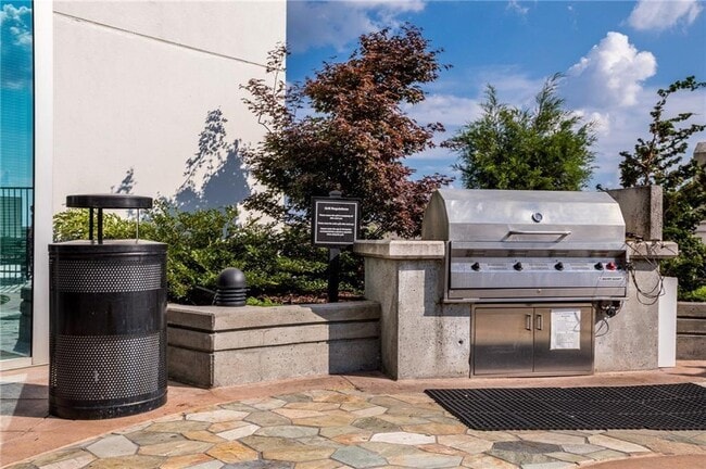 Building Photo - 3324 Peachtree Rd NE