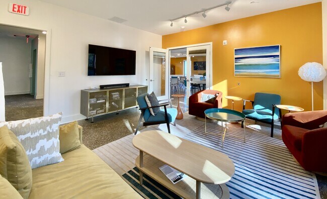 Building Photo - 610 Trent Dr