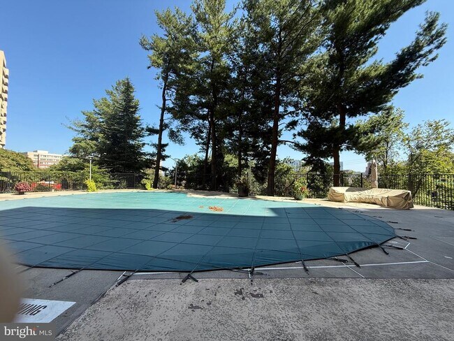 Building Photo - 1101 S Arlington Ridge Rd