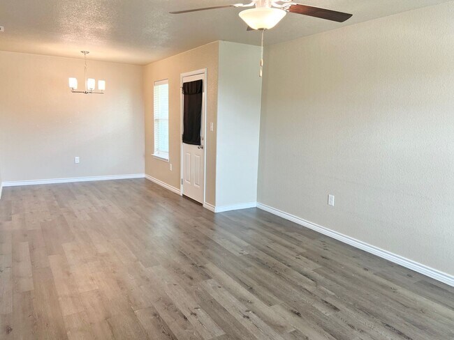 Building Photo - Cute 3 Bed Duplex in Temple!