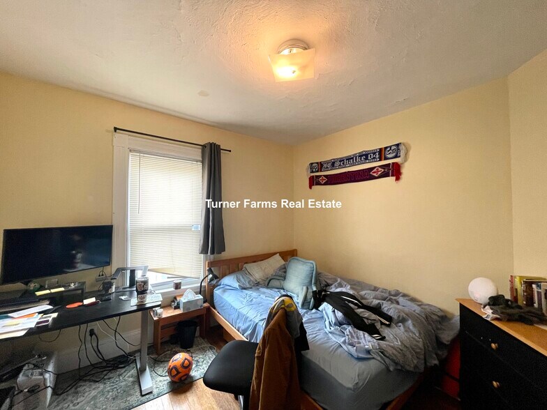 Building Photo - 59 Cedar St