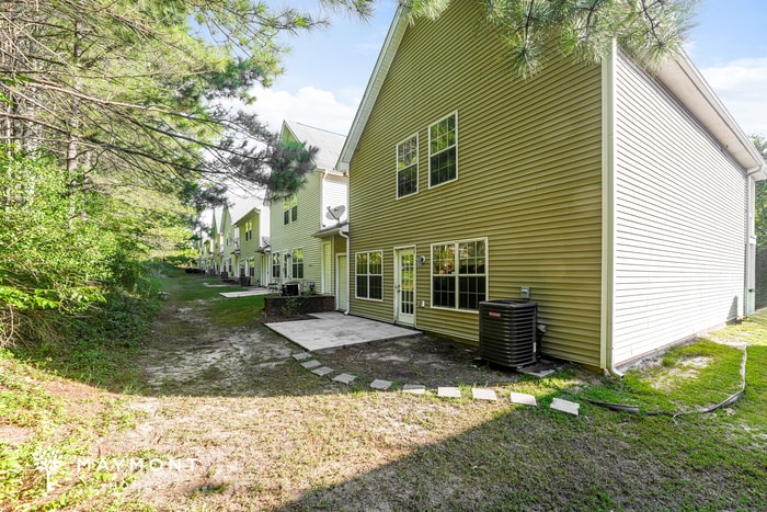 Building Photo - 6255 Lake Valley Point