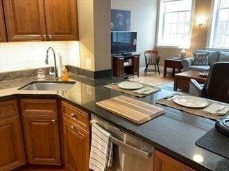 Building Photo - 52 Sanborn St