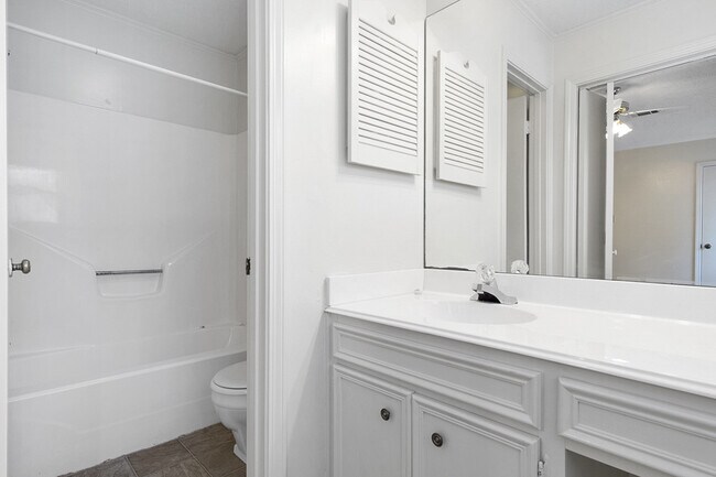 Building Photo - 5602 Pampus Ln