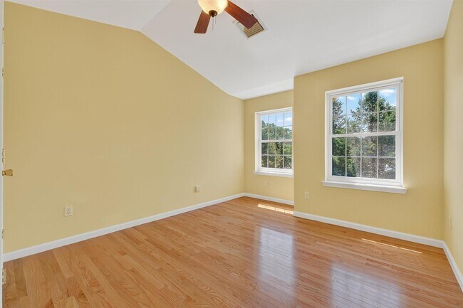 Building Photo - 295 Pinebrook Dr