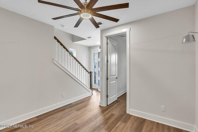 Building Photo - 459 Crestview Dr