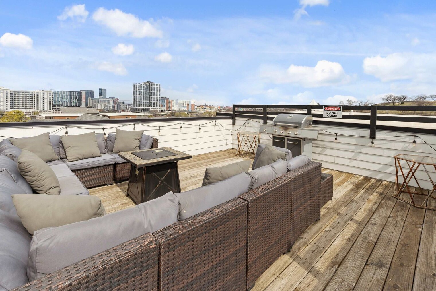 Building Photo - 960 9th Ave S