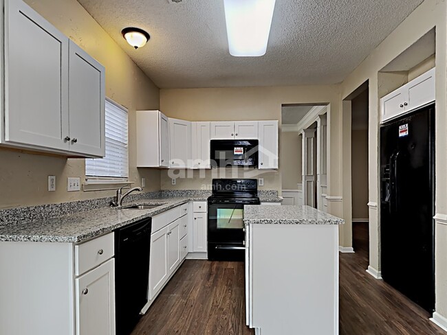 Building Photo - 6110 Goldenfield Dr