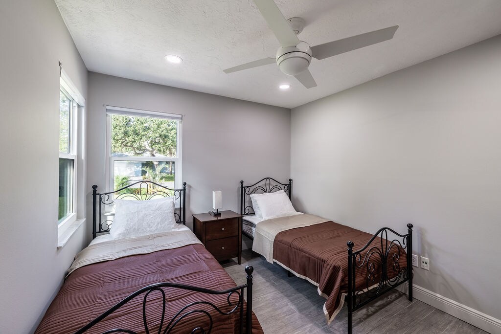 Building Photo - 9330 Seagrape Dr