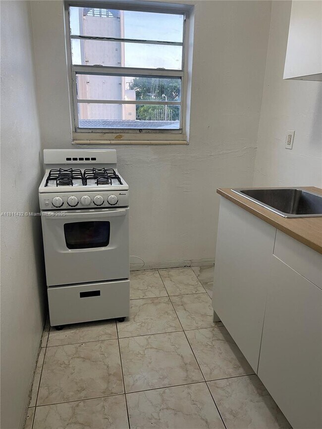 Building Photo - 620 76th St