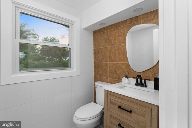 Building Photo - 6 Ryan Rd