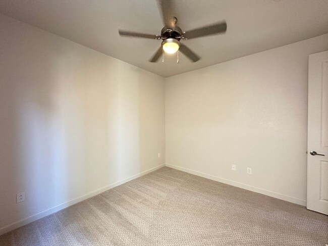 Building Photo - Summerlin West
