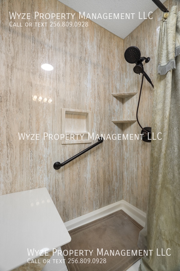 Building Photo - 2202 Manchester Cir SW