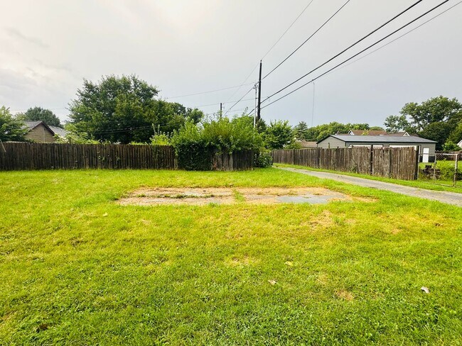 Building Photo - 746 Edgemont Ave