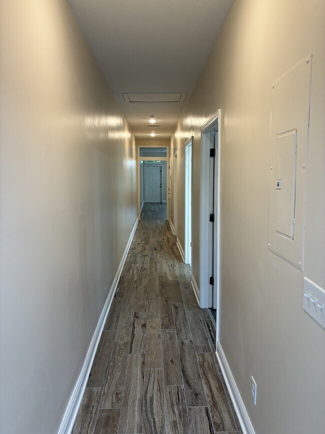 Building Photo - 103 Old Spanish Trail