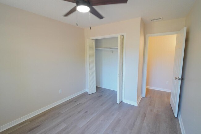 Building Photo - 1545 Pine View Dr