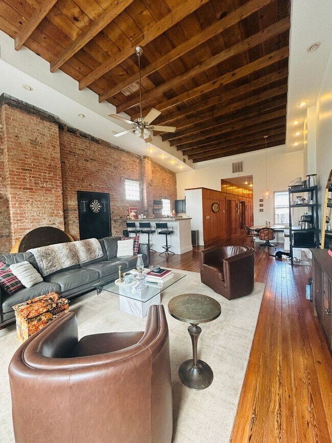 Building Photo - Madison Ave. Loft