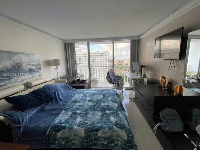 Building Photo - 18081 Biscayne Blvd